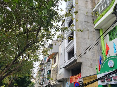 Cần tuyển nhân viên phụ gội đầu chưa biết được hướng dẫn có chỗ ăn ở 8574