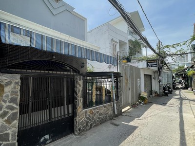 Cần tuyển nhân viên phụ gội đầu chưa biết được hướng dẫn có chỗ ăn ở 8712