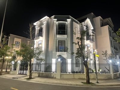 Cần tuyển nhân viên phụ gội đầu chưa biết được hướng dẫn có chỗ ăn ở 8815