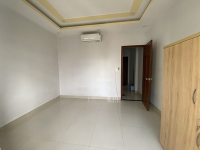 Cần tuyển nhân viên phụ gội đầu chưa biết được hướng dẫn có chỗ ăn ở 8794