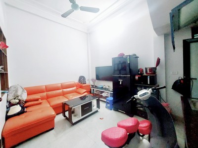 Cần tuyển nhân viên phụ gội đầu chưa biết được hướng dẫn có chỗ ăn ở 8801