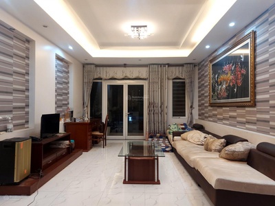 Cần tuyển nhân viên phụ gội đầu chưa biết được hướng dẫn có chỗ ăn ở 8683