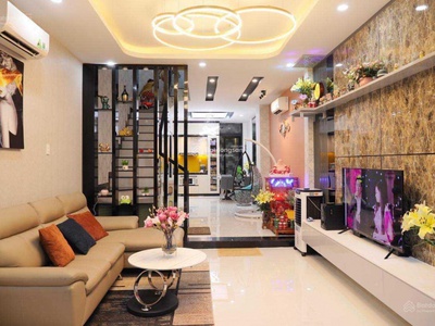 Cần tuyển nhân viên phụ gội đầu chưa biết được hướng dẫn có chỗ ăn ở 8346