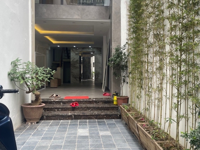 Cần tuyển nhân viên phụ gội đầu chưa biết được hướng dẫn có chỗ ăn ở 8728
