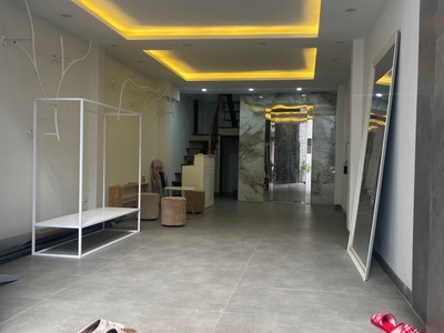 Cần tuyển nhân viên phụ gội đầu chưa biết được hướng dẫn có chỗ ăn ở 8730