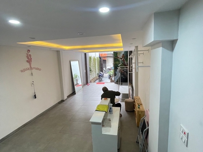 Cần tuyển nhân viên phụ gội đầu chưa biết được hướng dẫn có chỗ ăn ở 8688