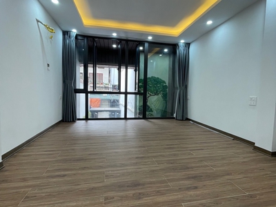 Cần tuyển nhân viên phụ gội đầu chưa biết được hướng dẫn có chỗ ăn ở 8727
