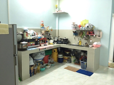 Cần tuyển nhân viên phụ gội đầu chưa biết được hướng dẫn có chỗ ăn ở 8789