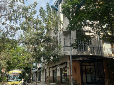 Cần tuyển nhân viên phụ gội đầu chưa biết được hướng dẫn có chỗ ăn ở 8684