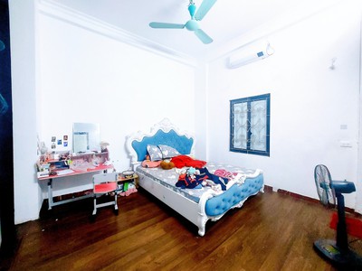 Cần tuyển nhân viên phụ gội đầu chưa biết được hướng dẫn có chỗ ăn ở 8800