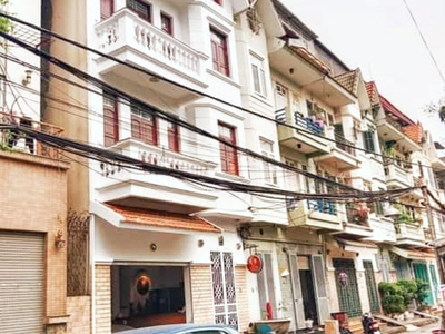 Cần tuyển nhân viên phụ gội đầu chưa biết được hướng dẫn có chỗ ăn ở 8679