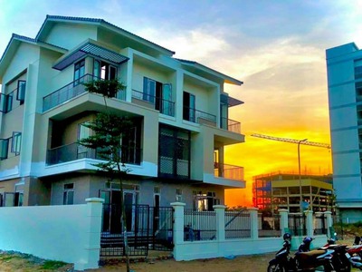 Cần tuyển nhân viên phụ gội đầu chưa biết được hướng dẫn có chỗ ăn ở 8520