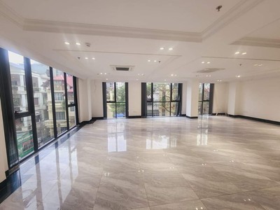 Cần tuyển nhân viên phụ gội đầu chưa biết được hướng dẫn có chỗ ăn ở 8426