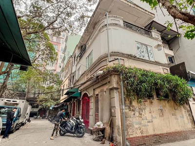 Cần tuyển nhân viên phụ gội đầu chưa biết được hướng dẫn có chỗ ăn ở 8604
