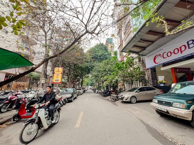 Cần tuyển nhân viên phụ gội đầu chưa biết được hướng dẫn có chỗ ăn ở 8603
