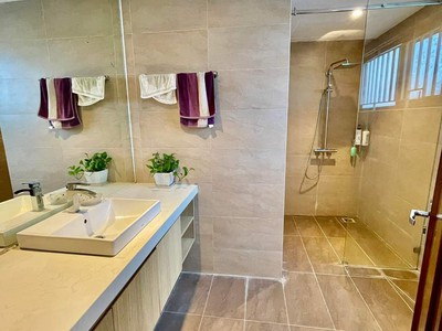 Cần tuyển nhân viên phụ gội đầu chưa biết được hướng dẫn có chỗ ăn ở 8610