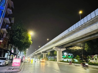 Cần tuyển nhân viên phụ gội đầu chưa biết được hướng dẫn có chỗ ăn ở 8616