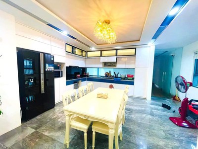 Cần tuyển nhân viên phụ gội đầu chưa biết được hướng dẫn có chỗ ăn ở 8589