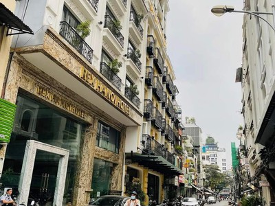 Cần tuyển nhân viên phụ gội đầu chưa biết được hướng dẫn có chỗ ăn ở 8613