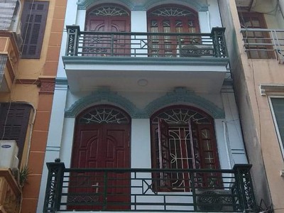 Cần tuyển nhân viên phụ gội đầu chưa biết được hướng dẫn có chỗ ăn ở 8540