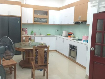 Cần tuyển nhân viên phụ gội đầu chưa biết được hướng dẫn có chỗ ăn ở 8542