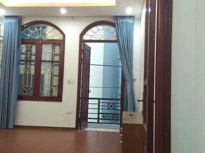 Cần tuyển nhân viên phụ gội đầu chưa biết được hướng dẫn có chỗ ăn ở 8543