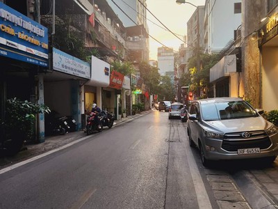 Cần tuyển nhân viên phụ gội đầu chưa biết được hướng dẫn có chỗ ăn ở 8534