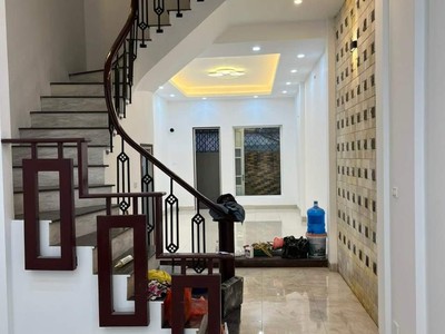 Cần tuyển nhân viên phụ gội đầu chưa biết được hướng dẫn có chỗ ăn ở 8536