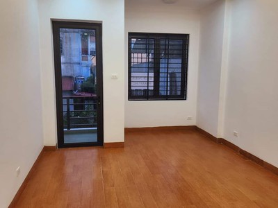 Cần tuyển nhân viên phụ gội đầu chưa biết được hướng dẫn có chỗ ăn ở 8539