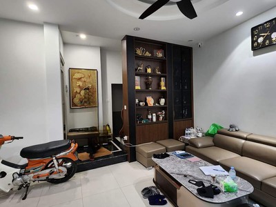Cần tuyển nhân viên phụ gội đầu chưa biết được hướng dẫn có chỗ ăn ở 8524