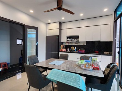 Cần tuyển nhân viên phụ gội đầu chưa biết được hướng dẫn có chỗ ăn ở 8525