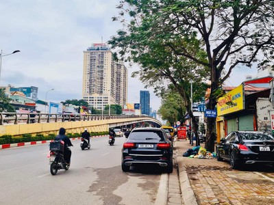 Cần tuyển nhân viên phụ gội đầu chưa biết được hướng dẫn có chỗ ăn ở 8495