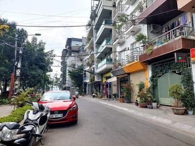 Cần tuyển nhân viên phụ gội đầu chưa biết được hướng dẫn có chỗ ăn ở 8484