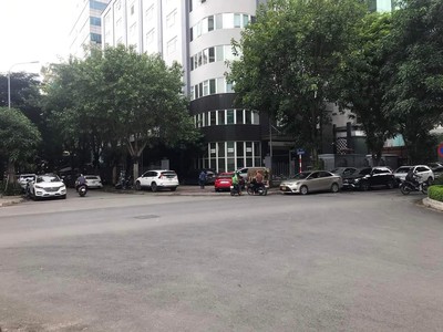 Cần tuyển nhân viên phụ gội đầu chưa biết được hướng dẫn có chỗ ăn ở 8503