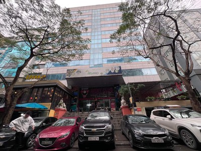 Cần tuyển nhân viên phụ gội đầu chưa biết được hướng dẫn có chỗ ăn ở 8504