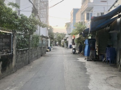 Cần tuyển nhân viên phụ gội đầu chưa biết được hướng dẫn có chỗ ăn ở 8445