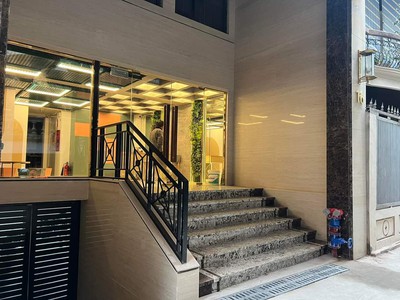 Cần tuyển nhân viên phụ gội đầu chưa biết được hướng dẫn có chỗ ăn ở 8545