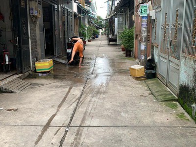Cần tuyển nhân viên phụ gội đầu chưa biết được hướng dẫn có chỗ ăn ở 8743
