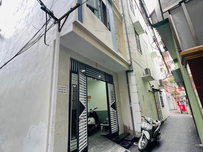 Bán toà ccmn cầu giấy dòng tiền 72tr/th,12 phòng x 8t,mới tinh,giá 12,5 tỷ thương lượng 0