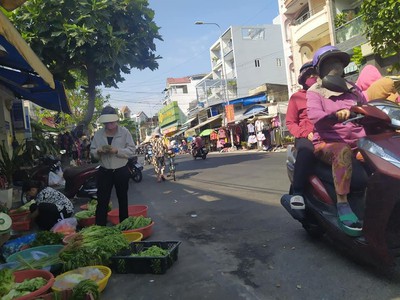 Cần tuyển nhân viên phụ gội đầu chưa biết được hướng dẫn có chỗ ăn ở 10821