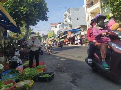 Cần tuyển nhân viên phụ gội đầu chưa biết được hướng dẫn có chỗ ăn ở 10818