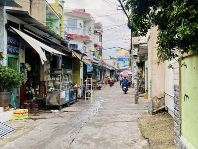 Cần tuyển nhân viên phụ gội đầu chưa biết được hướng dẫn có chỗ ăn ở 12390