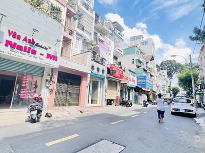 Nhỉnh 11tỷ- mặt tiền kinh doanh nhật tảo quận 10-37m-5tầng-hoàn công đủ 0