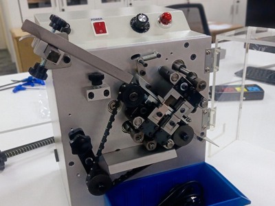 Auto Taped Radial Lead Forming Machine CF-120  Máy cắt, uốn chân linh kiện 0