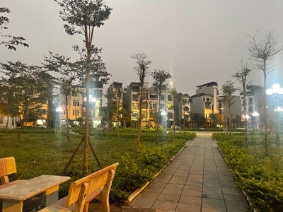 Giảm sốc 500tr  bán nhanh trong tháng, đất p/lô tđc giang biên, vỉa hè ô tô tránh, 44m2, nhỉnh 5ty 2