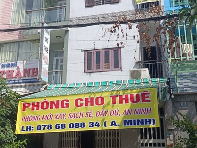 Cần tuyển nhân viên phụ gội đầu chưa biết được hướng dẫn có chỗ ăn ở 13033