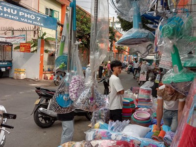 Cần tuyển nhân viên phụ gội đầu chưa biết được hướng dẫn có chỗ ăn ở 14252