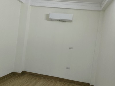 Bán gấp giá rẻ căn hộ đẹp phố 8/3, 15m/44m, tầng 3, mặt tiền 3, 1.14 tỷ hai bà trưng. 0