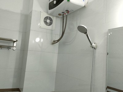 Bán gấp giá rẻ căn hộ đẹp phố 8/3, 15m/44m, tầng 3, mặt tiền 3, 1.14 tỷ hai bà trưng. 2