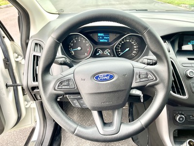 Bán xe Ford Focus 1.5 AT Trend sản xuất năm 2018, tên tư nhân, biển Hà Nội 11